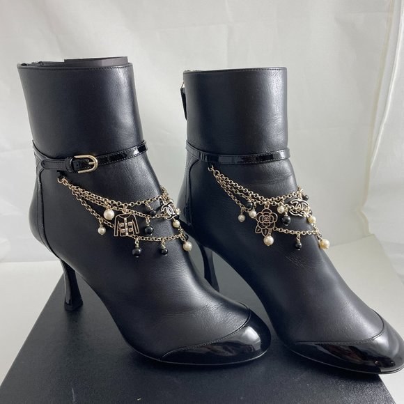 CHANEL $2020 20A BLACK CC DAINTY CHARM ZIP BACK BOOTIES SZ 38.5 - Picture 6 of 10